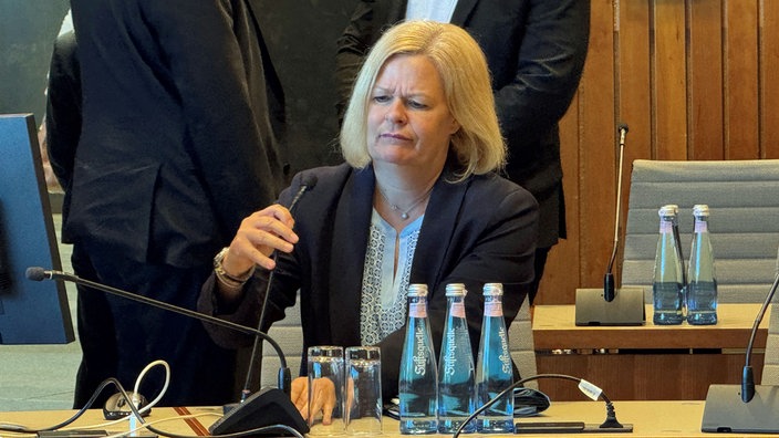 Nancy Faeser (am 09.08.2025) vor dem Parlamentarischen Untersuchungsausschuss zum Terror-Anschlag von Solingen