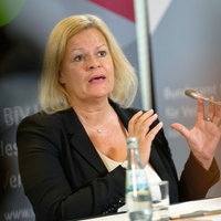 Nancy Faesrer beim Bundesamt für Verfassungsschutz