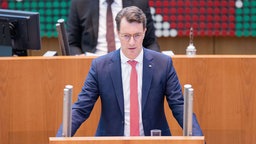 Hendrik Wüst bei der Generaldebatte im Landtag