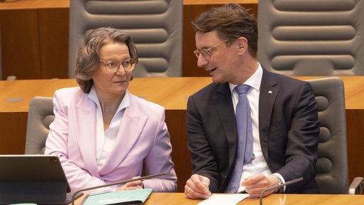 Ina Scharrenbach (CDU) und Hendrik Wüst (CDU)