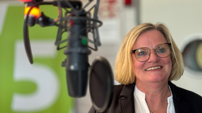 Kirsten Stich im WDR 5-Studio