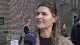 Mutter Daniela Lovrencic auf einer Demo zum Thema Kinderbetreuung