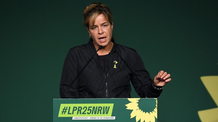 Landesparteirat der GRueNEN NRW am 16.11.2025 in der Kulturfabrik Krefeld in Krefeld Mona Neubaur ( Ministerin fuer Wirtschaft, Industrie, Klimaschutz und Energie sowie stellvertretende Ministerpraesidentin des Landes Nordrhein-Westfalen )