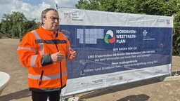 NRW-Verkehrsminister Oliver Krischer (Grüne) kündigt mehr Geld für Brückenbau an