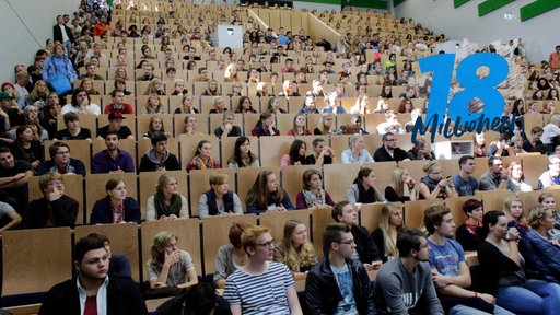 Studienstart an der Hochschule Rhein-Waal  mit einem vollen Hörsaal