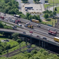Schwertransporter umgekippt - A4 bei Köln gesperrt