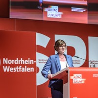 Sarah Philipp spricht auf dem Parteitag in Duisburg