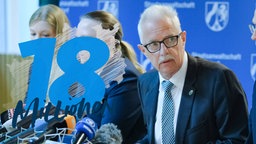 Thomas Hendele (CDU), Landrat von Mettmann, auf einer Pressekonferenz