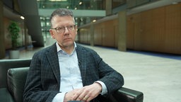 Prof. Hendrik Hansen, Extremismusforscher an der Hochschule des Bundes für öffentliche Verwaltung