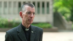 Wolfgang Rothe, Pfarrer und Kirchenrechtler aus München, im Interview
