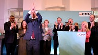 Ministerpräsident Wüst (CDU) am Wahlabend auf einer Wahlparty