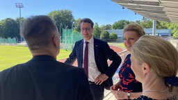 Ministerpräsident Wüst und Wissenschaftsministerin Brandes an der Deutschen Sporthochschule Köln