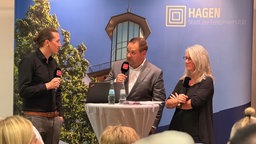 Dennis Rehbein (CDU, Bildmitte) muss im Kampf um das Hagener Oberbürgermeister-Amt in die Stichwahl.
