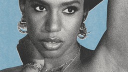 Cover des Albums "Fidelity" von Yaya Bey: Porträtaufnahme einer jungen Frau mit dem linekn Arm hinter dem Kopf; rechte Hand am Hals