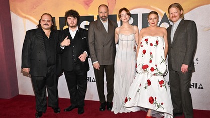 Yorgos Lanthimos und Filmteam "Bugonia"