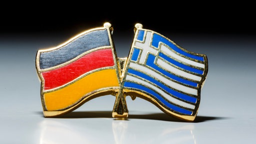 Anstecknadel mit deutscher und griechischer Flagge