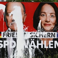 Beschmiertes SPD-Wahlplakat Scholz und Barley