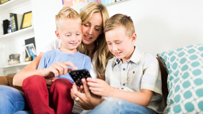 Mobilni telefon u školi: problem ili budućnost?