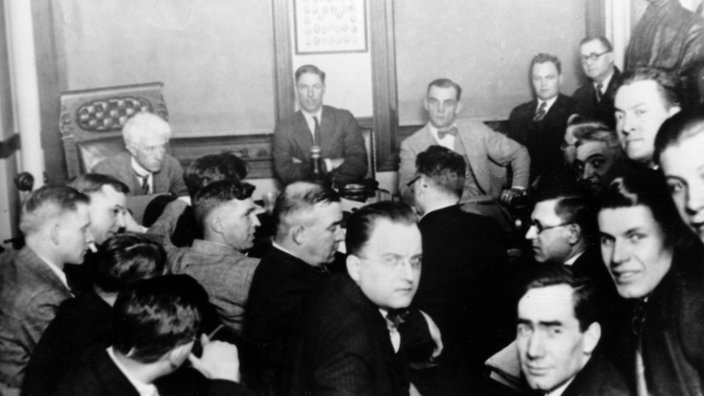 Sudija Lendis saslušava igrače Čikago vajt soksa 1919. godine