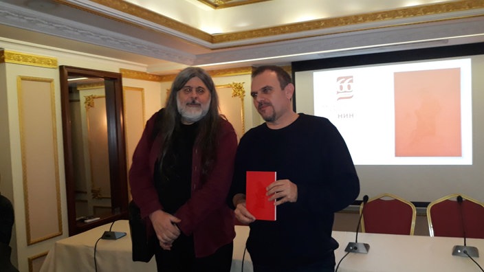Pokojni Teofil Pančić, predsednik žirija i Saša Ilić, dobitnik NIN-ove nagrade 2020. godine