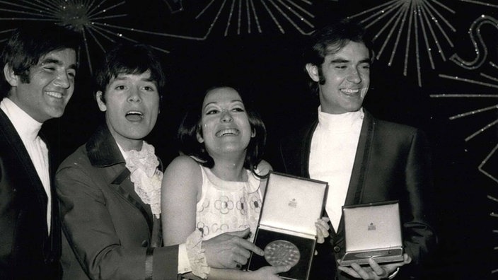 Massiel i Cliff Richard i autori španske pesme Ramon Arcusa i Manuel de la Calva