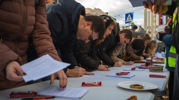 Akcija prikupljanja potpisa za podršku zahtevu za raspisivanje vanrednih izbora