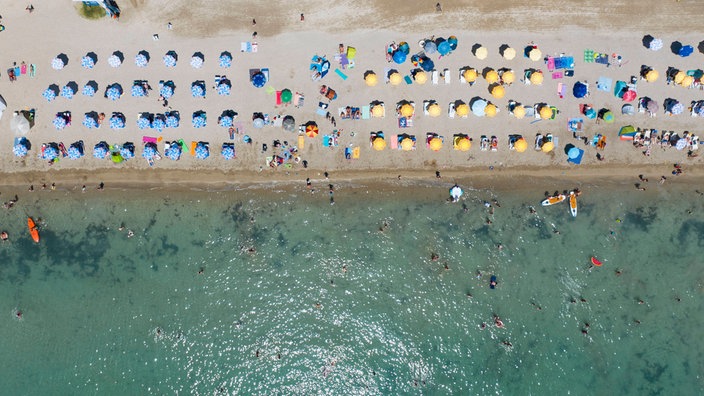 Plaža u Omišu snimljena iz vazduha
