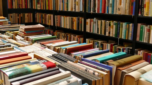 Bücherregal