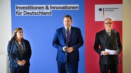 Lars Klingbeil präsentiert den Report über Sondervermögen