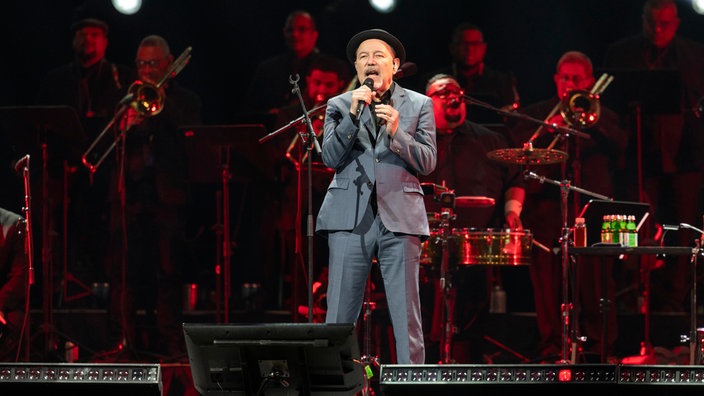Rubén Blades tritt im Rahmen seiner "Welcome To The Show"-Tour am 15. Mai 2025 im Kaseya Center in Miami, Florida, auf.