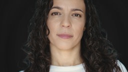 Moderatorin Ana Blau