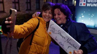 Das WDR 2 Weihnachtswunder am Montag (15.12.2025) - Steffi Neu nimmt Eggschnaps-Nachschub entgegen