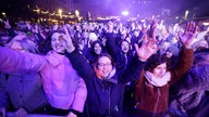 WDR 2 Weihnachtswunder in Essen (13.12.2025) - Publikum auf dem Burgplatz beim Auftritt von David Puentez