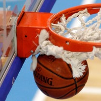 Basketball im Korb bei einem Spiel der Gloria Giants Düsseldorf (Archivbild)