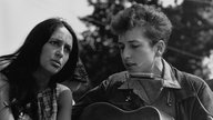 Joan Baez und Bob Dylan bei Martin Luther Kings Marsch auf Washington (Archivbild vom 28.08.1963)