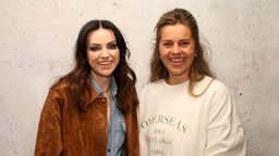 Amy MacDonald und WDR 2 Moderatorin Michelle Fausten