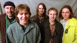 Die Band Fools Garden (v.l.): Thomas Mangold (Bass), Peter Freudenthaler (Sänger), Ralf Wochele (Schlagzeug), Roland Röhl (Keyboards) und Volker Hinkel (Gitarre), Archivbild vom 06.03.1996