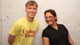 Iggi Kelly mit WDR 2 Moderatorin Katharina te Uhle