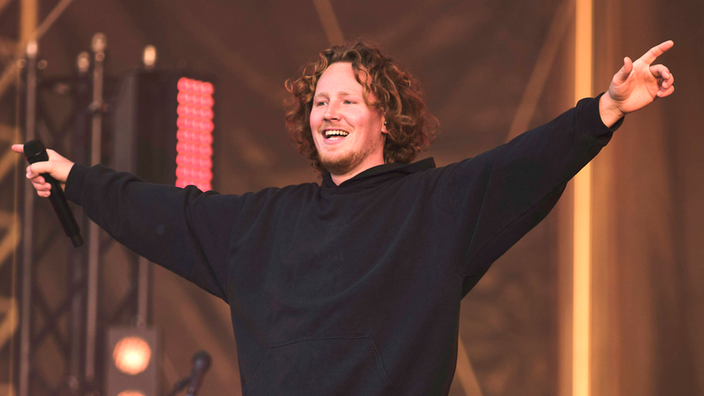 Sänger Michael Schulte am 29.05.2020 auf der Bühne des Autokultur Konzerts in Hannover