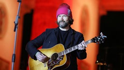 Rea Garvey beim Konzert "Sound of Peace" gegen den Krieg in der Ukraine vor dem Brandenburger Tor in Berlin (20.03.2022)