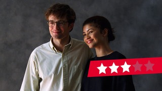 Robert Pattinson (l) als Charlie und Zendaya als Emma in einer Szene des Films "Das Drama - Noch mal auf Anfang" 