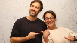 Max Giesinger mit WDR 2 Moderatorin Katharina te Uhle