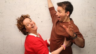 Nicolai Kuntz (r) und WDR 2 Moderatorin Steffi Neu