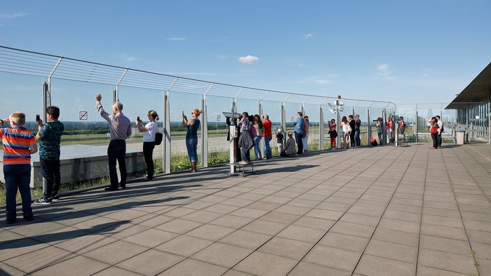 Flughäfen im Westen: Besucherterasse am Flughafen Dortmund