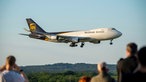 Besucherterrasse Flughafen Köln/Bonn: UPS Boeing 747 Fracht Jumbojet landet