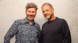 Sönke Wortmann (r) mit WDR 2 Moderator Thorsten Schorn