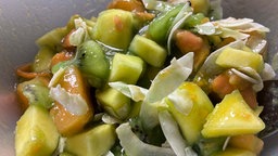 Karibischer Obstsalat mit Curaçao