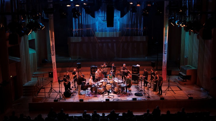 Cologne Jazzweek 2025 mit dem Gard Nilssen Supersonic Orchestra im Klaus-von-Bismarck-Saal