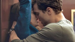 Filmszene mit den Schauspielern Jamie Dornan und Dakota Johnson - der Film kam Der Film kam am 12.02.2015 in die Kinos.