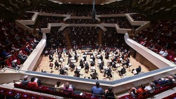 Das Leipziger Gewandhausorchester tritt am 12.09.2020 in seiner Spielstätte Gewandhaus in Leipzig. Es war der einzige Konzerthaus-Neubau in der DDR. 